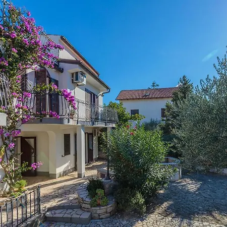 Jolanda בית הארחה 3*