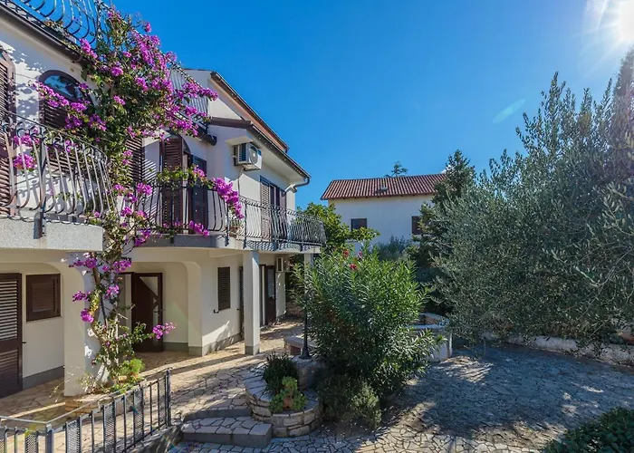 Jolanda Гостевой дом 3*