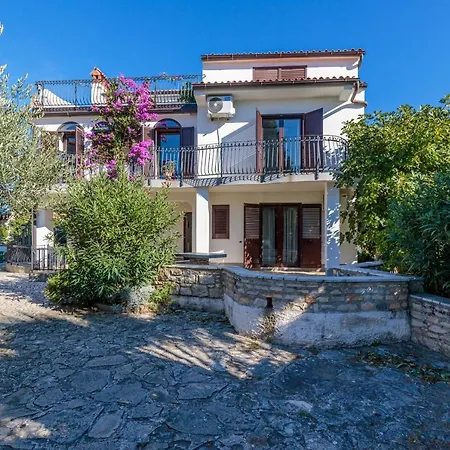 Guest house Jolanda 3*