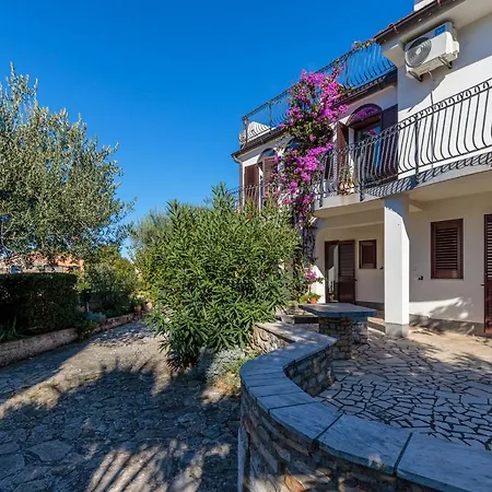 Guest house Jolanda 3*